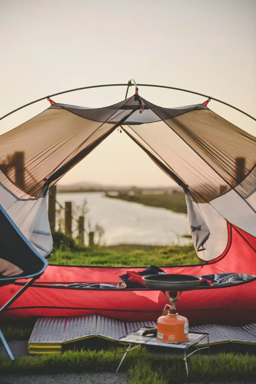 Tente sur un emplacement de camping